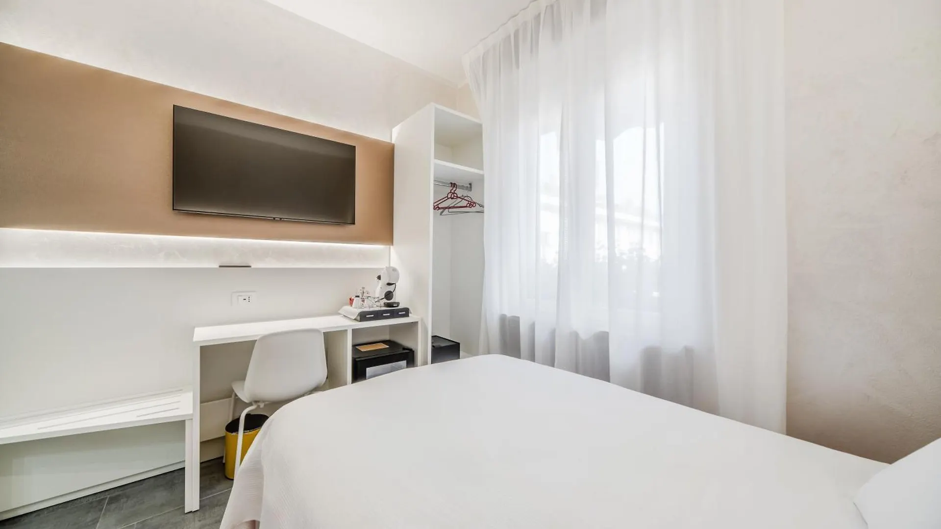 Room Milano Navigli Italy